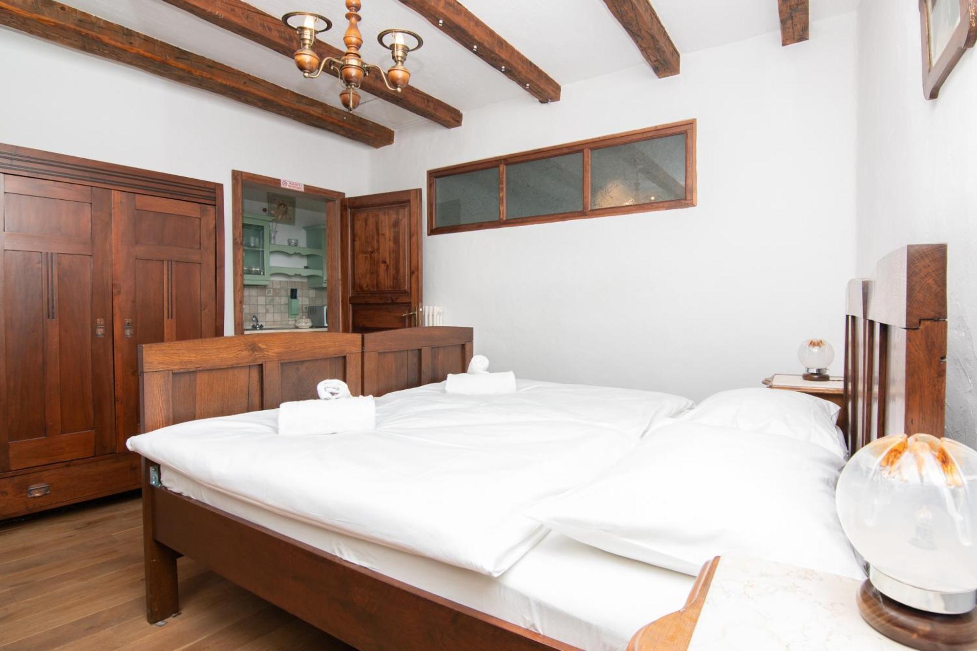 Apartments Valentinus 1800 Sezana Exterior photo